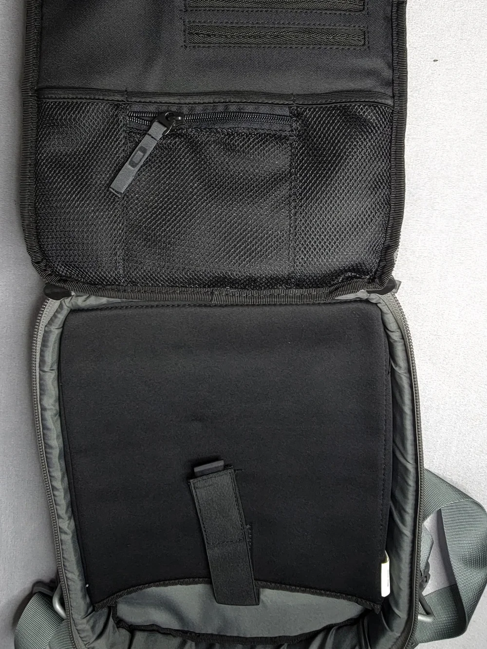 Oakley Checkpoint Vertical Laptop Messenger Bag Black Padded Tactical Size 11X14